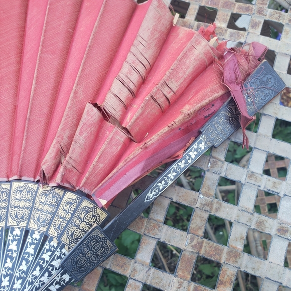 1920'S Vintage red silk oriental fan-PM2 - Picture 2 of 4